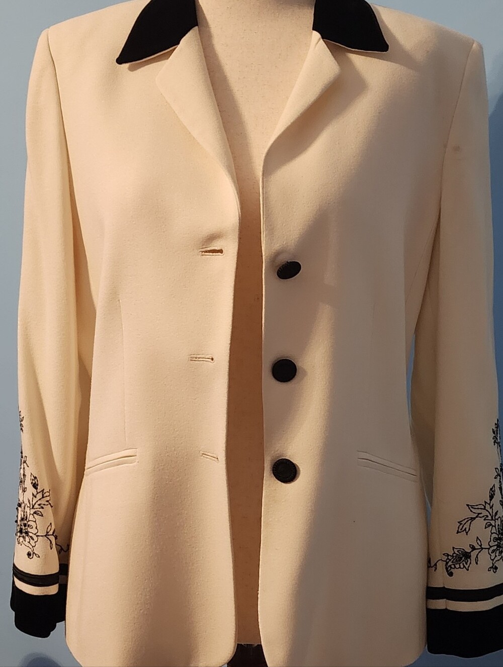 Kasper Cream Blazer with Black Collar and Cuff Accents